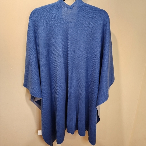 KEVIA Large 100% Acrylic Blue Poncho - Picture 2 of 10